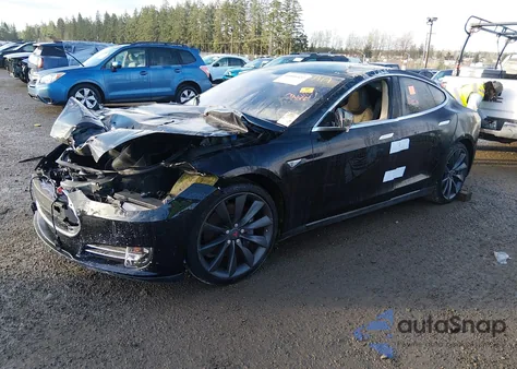 2014 Tesla Model S z USA, uszkodzony, nr VIN 5YJSA1S17EFP30384